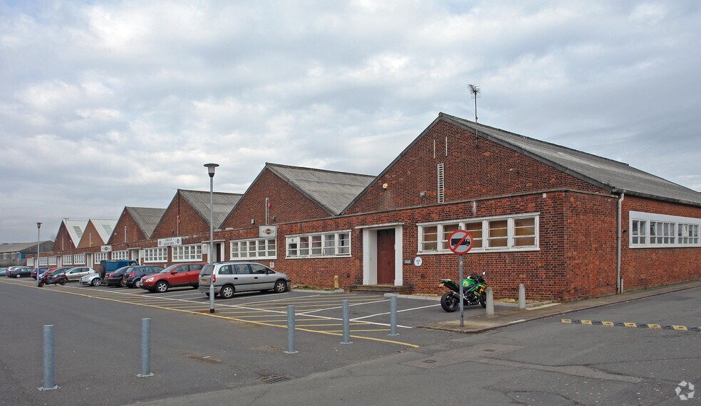 Tewin Rd, Welwyn Garden City à louer - Photo de l’immeuble – Image 2 sur 6