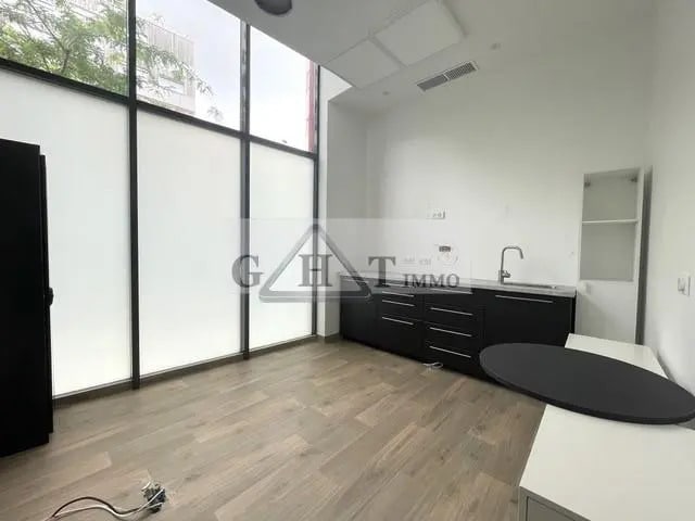 Local commercial dans Ivry-sur-Seine à louer - Photo de l’immeuble – Image 3 sur 10