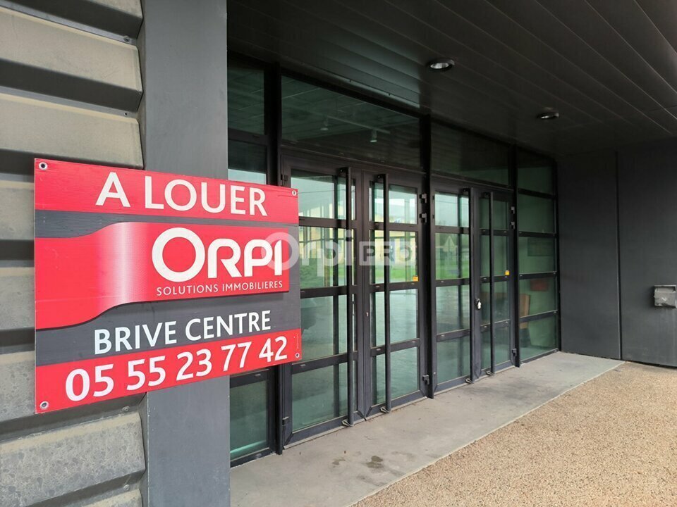 Bureau dans Saint-Pantaléon-de-Larche à louer Hall d’entrée– Image 1 sur 13