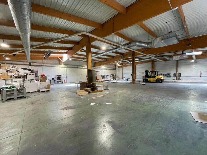 Industriel/Logistique dans Le Muy à louer - Photo de l’immeuble – Image 3 sur 6