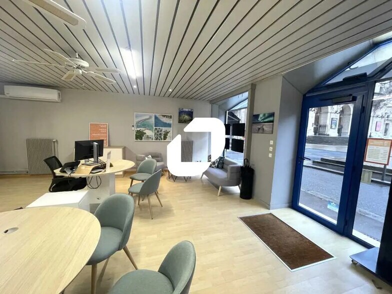 Bureau dans Lyon à louer - Photo de l’immeuble – Image 1 sur 7