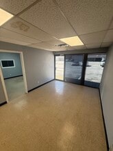 2601-2621 Aero Dr, Grand Prairie, TX à louer Photo intérieure– Image 2 sur 10