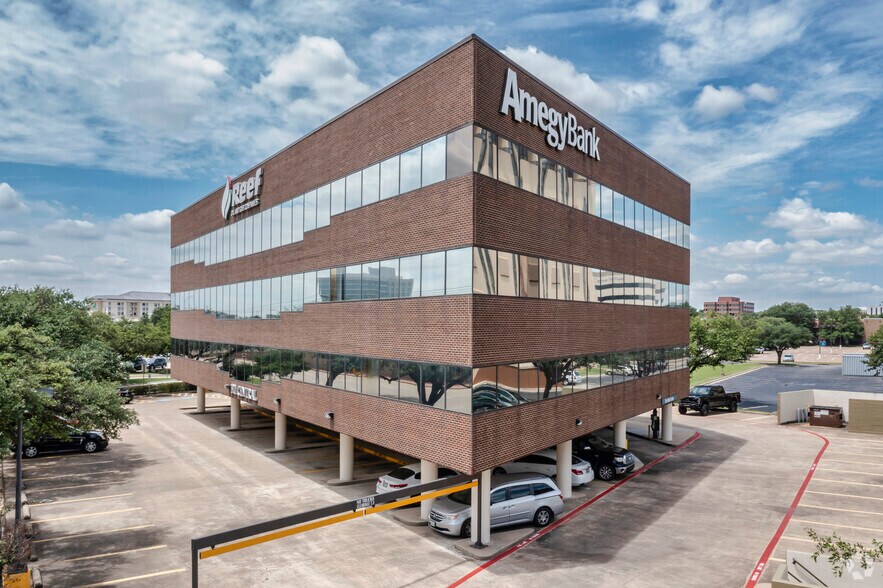 1901 N Central Expy, Richardson, TX à louer - Photo de l’immeuble – Image 2 sur 9