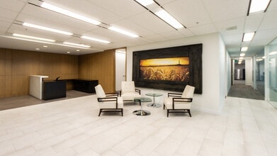 335 8th Ave SW, Calgary, AB à louer Photo intérieure– Image 1 sur 7