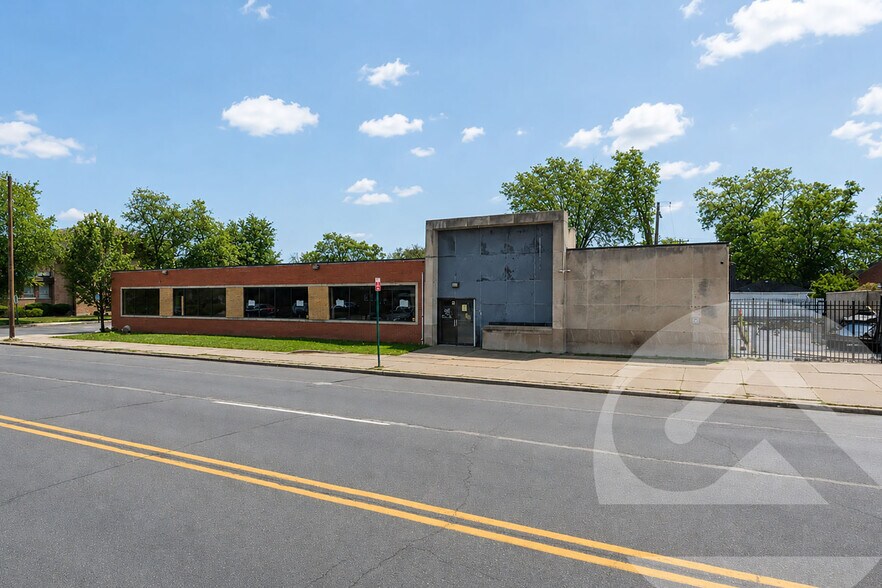 17227 W 7 Mile Rd, Detroit, MI à vendre - Photo de l’immeuble – Image 1 sur 3