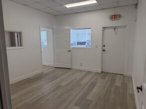 1900-2261 NW 29th St, Oakland Park, FL à louer Photo intérieure– Image 2 sur 7