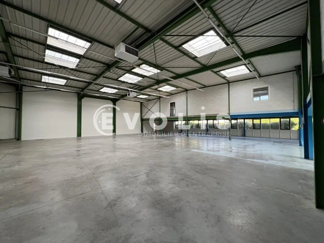 Local d’activités dans Saint-Thibault-des-Vignes à louer Photo de l’immeuble– Image 1 sur 14