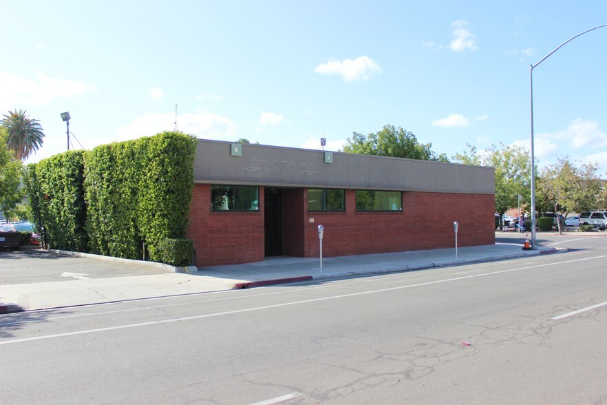1360 L St, Fresno, CA à louer - Photo de l’immeuble – Image 1 sur 2