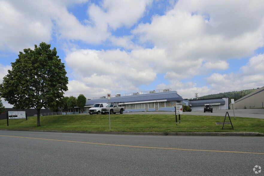 7973-7979 Enterprise St, Burnaby, BC à louer - Photo de l’immeuble – Image 3 sur 4