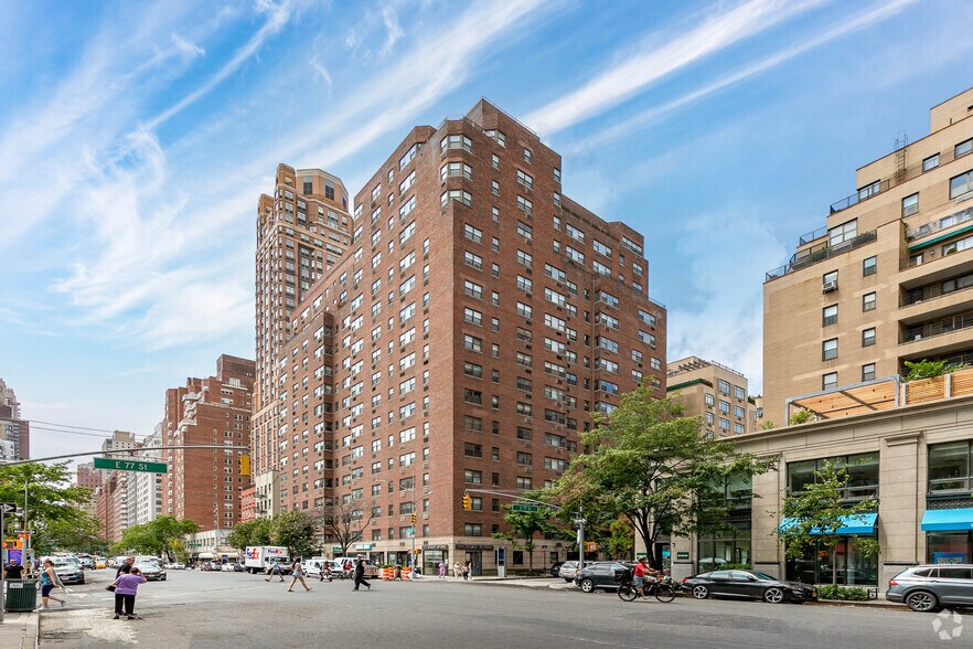1340 3rd Ave, New York, NY à louer - Photo de l’immeuble – Image 3 sur 3