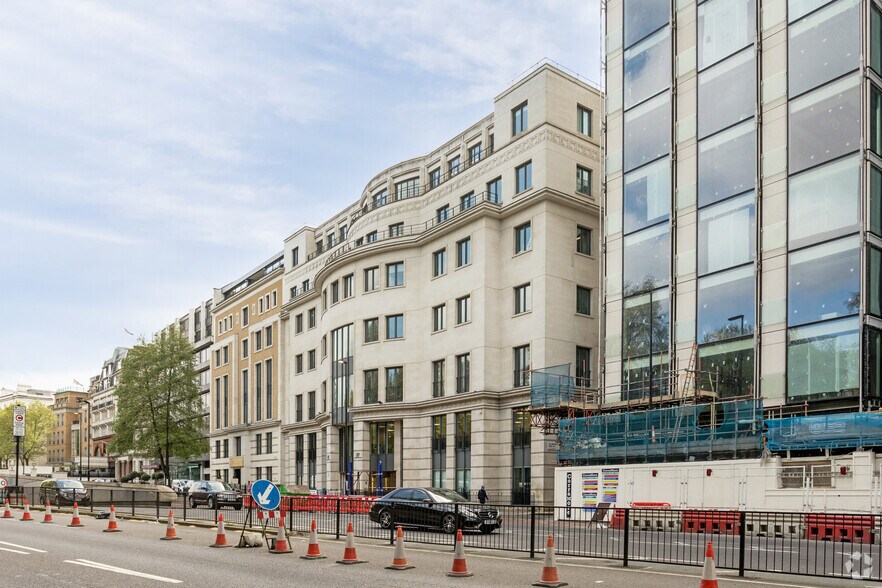 27 Knightsbridge, Londres à louer - Photo de l’immeuble – Image 2 sur 3