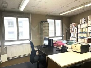 Bureau dans Décines-Charpieu à louer Photo intérieure– Image 1 sur 2