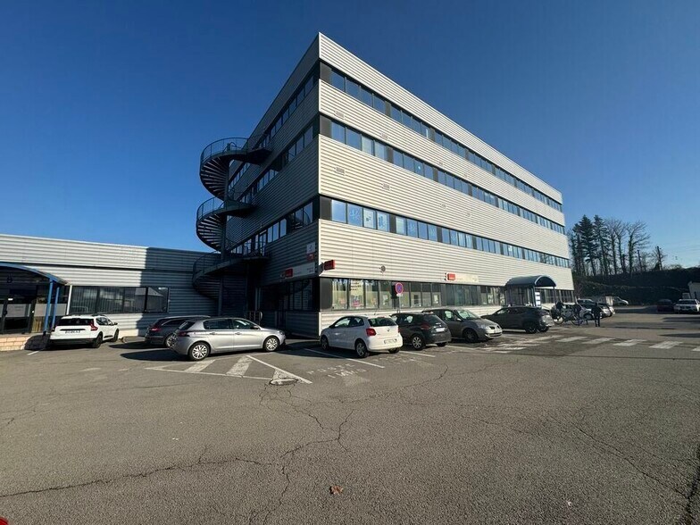 8 Rue Joseph Jacquard, Besançon à louer - Photo de l’immeuble – Image 1 sur 3