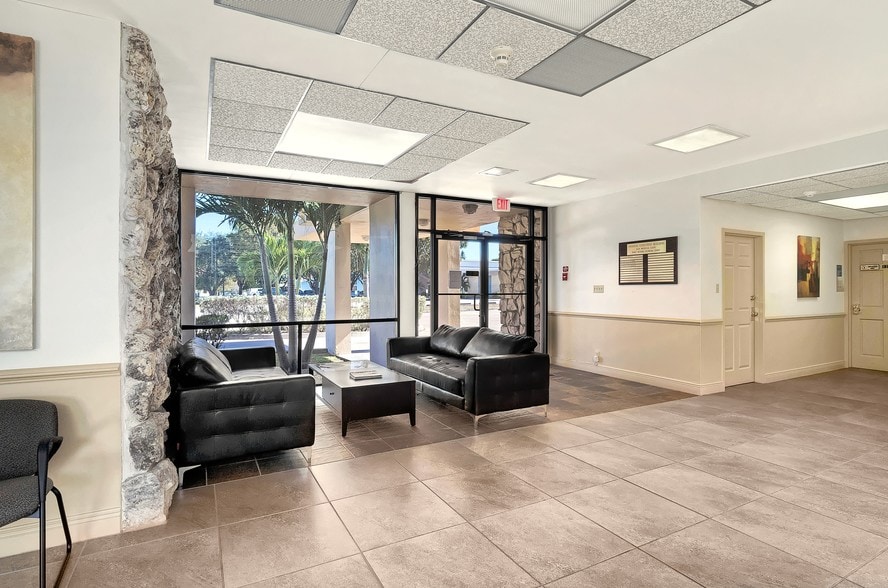1620 Medical Ln, Fort Myers, FL à louer - Hall d’entrée – Image 3 sur 10