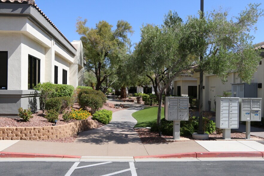 7900 W Sahara Ave, Las Vegas, NV à louer - Photo de l’immeuble – Image 2 sur 12