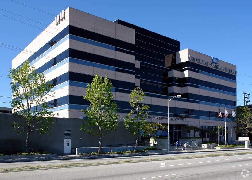 12655 W Jefferson Blvd, Los Angeles, CA à louer - Photo de l’immeuble – Image 3 sur 5