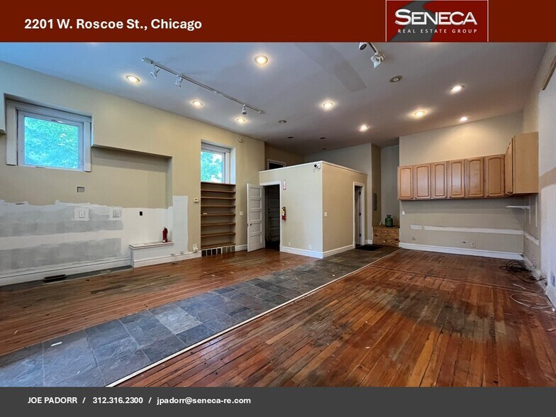 2201 W Roscoe St, Chicago, IL à louer - Photo de l’immeuble – Image 2 sur 17
