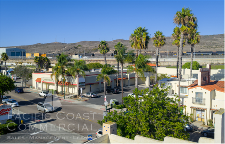 601-631 E San Ysidro Blvd, San Ysidro, CA à louer - Photo de l’immeuble – Image 2 sur 13