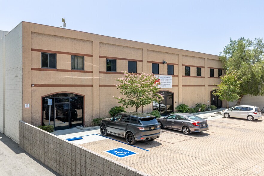 128 W Walnut Ave, Monrovia, CA à louer - Photo de l’immeuble – Image 1 sur 11