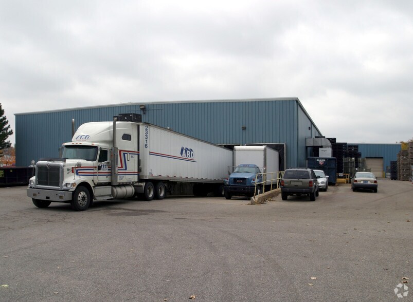 8560 Piedmont Industrial Park Dr SW, Byron Center, MI à louer - Photo de l’immeuble – Image 2 sur 5