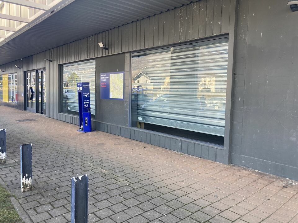 Local commercial dans Saint-Alban-Leysse à louer Photo de l’immeuble– Image 1 sur 4