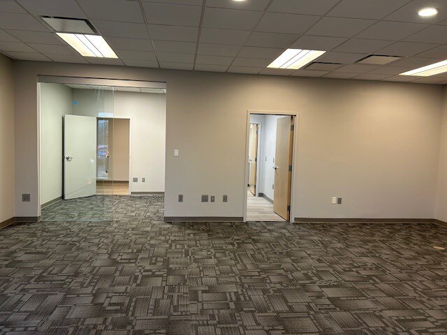 860 First Ave, King Of Prussia, PA à louer - Photo de l’immeuble – Image 3 sur 6
