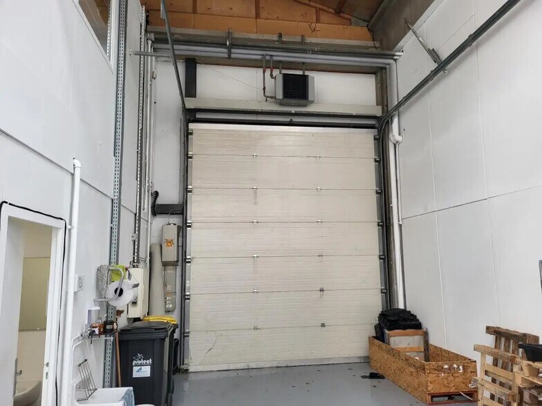 11 13 Chemin De L'Industrie, Dardilly à louer - Photo intérieure – Image 3 sur 5