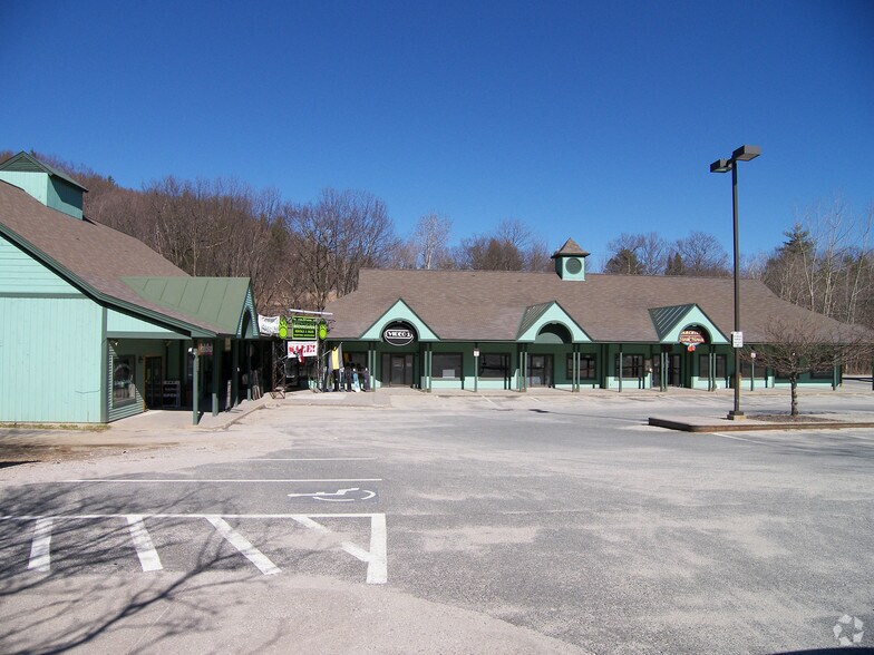 57 Pond St, Ludlow, VT à louer - Photo de l’immeuble – Image 3 sur 3