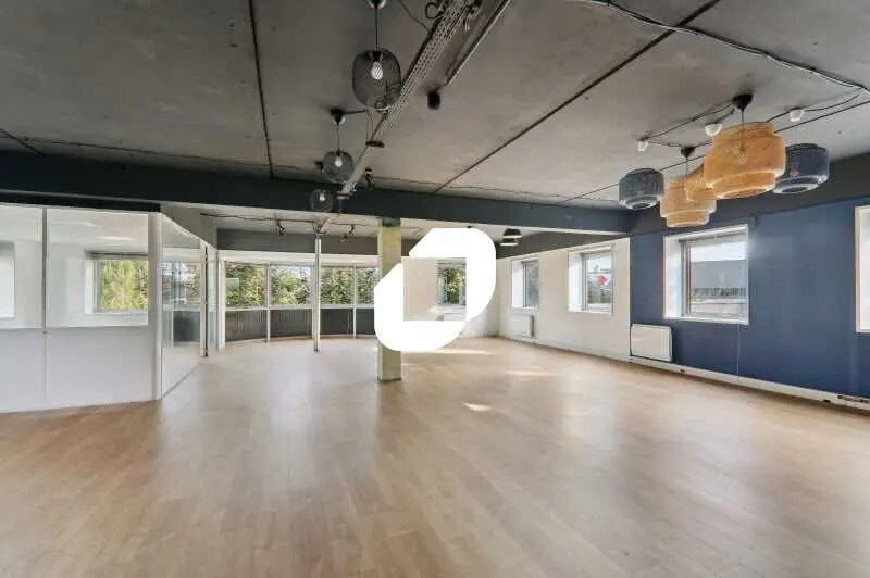 Bureau dans Nanterre à louer - Photo de l’immeuble – Image 2 sur 12