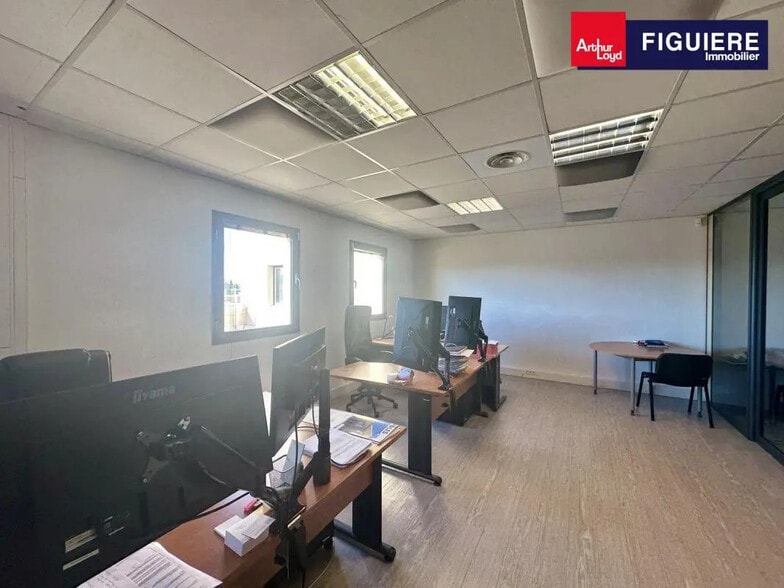 465 Rue Claude Nicolas Ledoux, Aix-en-Provence à louer - Photo de l’immeuble – Image 3 sur 12