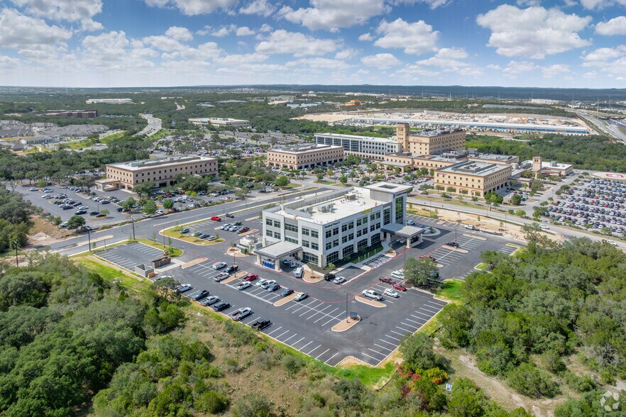 11123 Christus Hills, San Antonio, TX à louer - Photo de l’immeuble – Image 3 sur 6