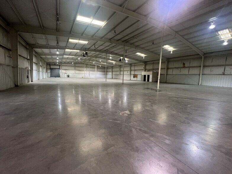 1013 E Springfield Rd, High Point, NC à louer - Photo de l’immeuble – Image 3 sur 11