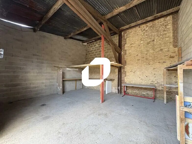 Local d’activités dans Saint-Germain-de-la-Grange à louer - Photo de l’immeuble – Image 2 sur 12