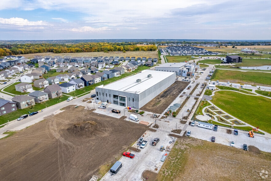 1120 NE Station Xing, Grimes, IA à louer - Aérien – Image 1 sur 5