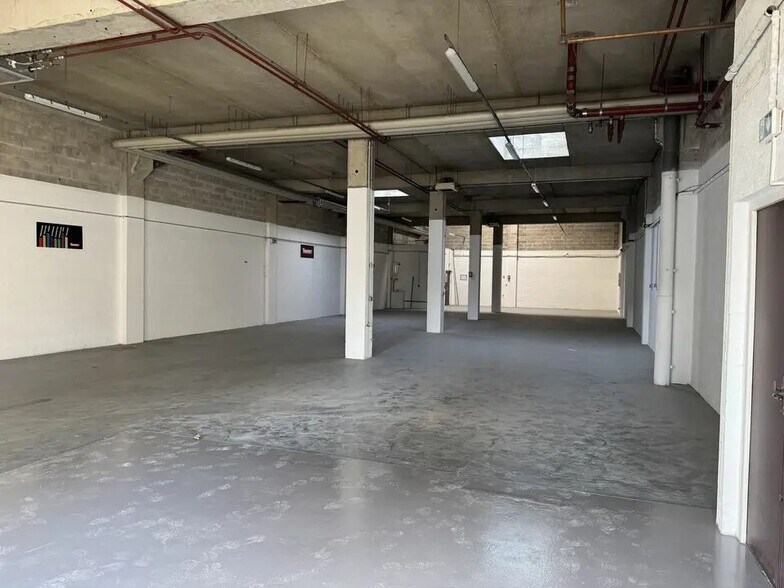 Local d’activités dans Lognes à louer - Photo de l’immeuble – Image 3 sur 5