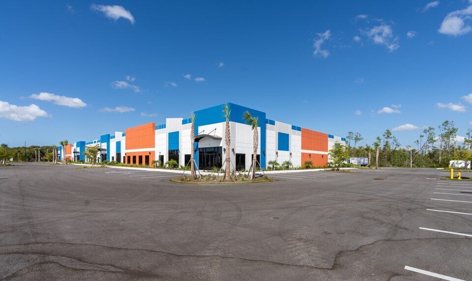 16091 Parallel, Fort Myers, FL à louer - Photo de l’immeuble – Image 2 sur 6