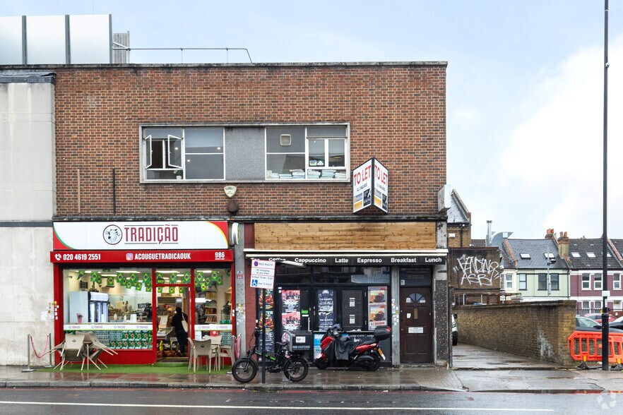 984 Garratt Ln, Londres à louer - Photo de l’immeuble – Image 2 sur 2