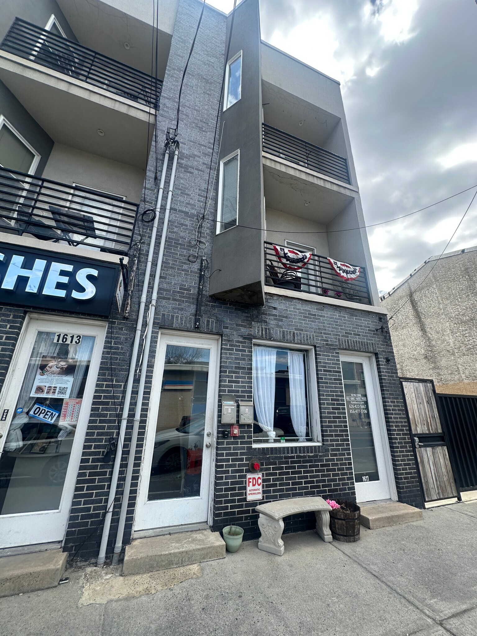 1611-1613 Frankford Ave, Philadelphia, PA à louer Photo principale– Image 1 sur 8