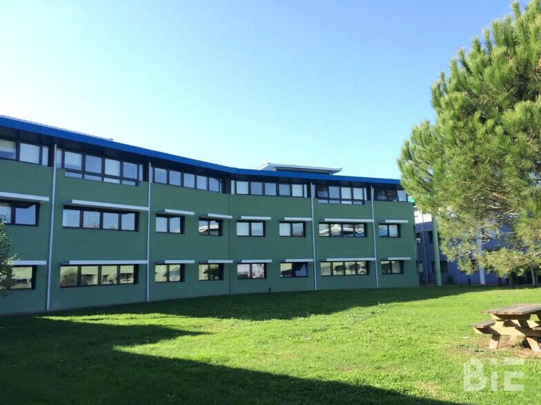 Bureau dans Canéjan à louer - Photo de l’immeuble – Image 1 sur 3