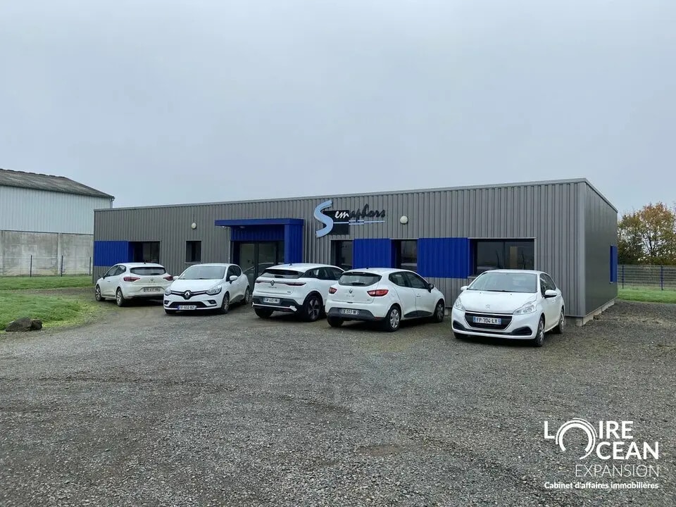 Bureau dans SAINT PIERRE MONTLIMART à vendre Photo de l’immeuble– Image 1 sur 9