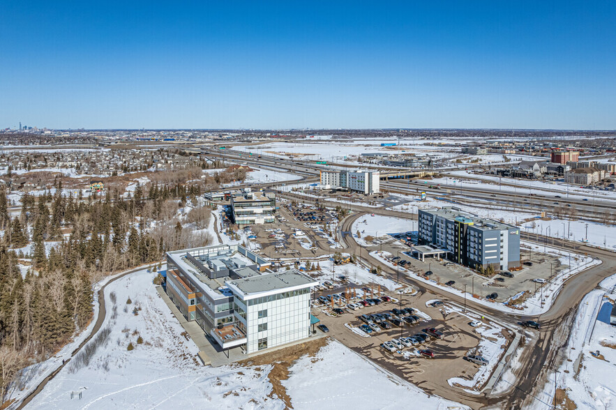 1074 103A St SW, Edmonton, AB à louer - Aérien – Image 2 sur 5