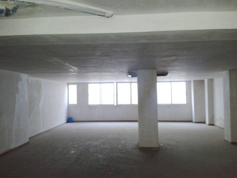 Local commercial dans València à louer - Photo de l’immeuble – Image 1 sur 2