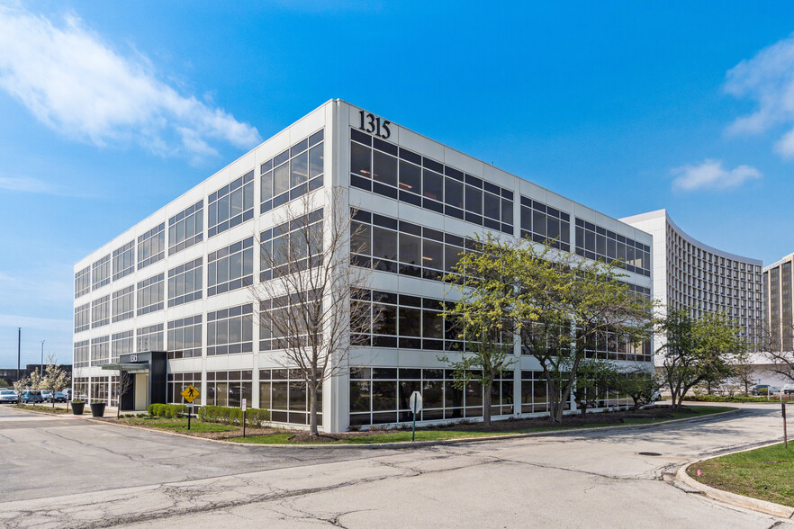 1315 W 22nd St, Oak Brook, IL à louer - Photo de l’immeuble – Image 1 sur 11