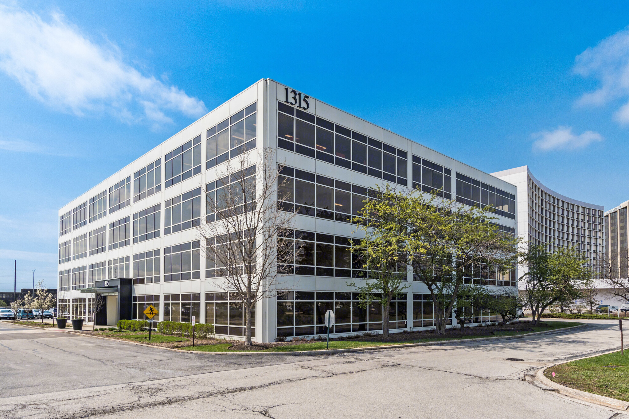 1315 W 22nd St, Oak Brook, IL à louer Photo de l’immeuble– Image 1 sur 12