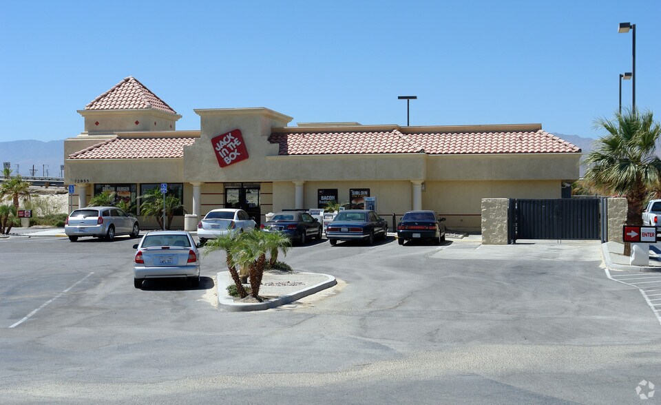 72955 Varner Rd, Thousand Palms, CA à louer - Photo de l’immeuble – Image 2 sur 3