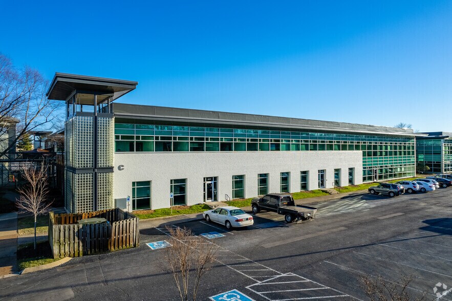 113-117 Seaboard Ln, Franklin, TN à louer - Photo de l’immeuble – Image 2 sur 6