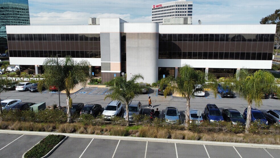 201 Continental Blvd, El Segundo, CA à louer - Photo de l’immeuble – Image 3 sur 9