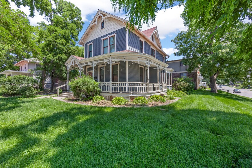 230 S Dodge St, Iowa City, IA à vendre - Photo de l’immeuble – Image 2 sur 5