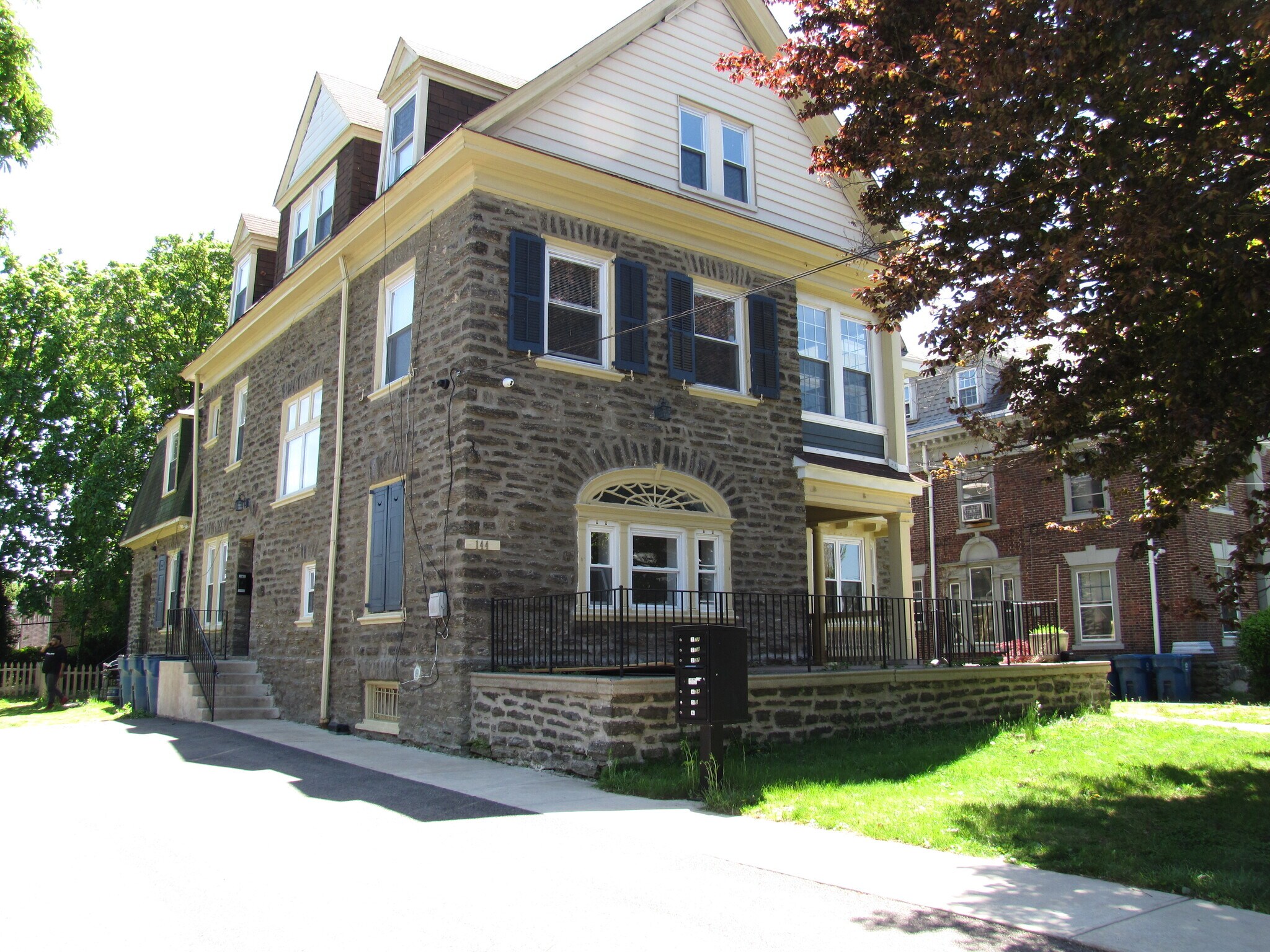 144 W Washington Ln, Philadelphia, PA à vendre Photo principale– Image 1 sur 25