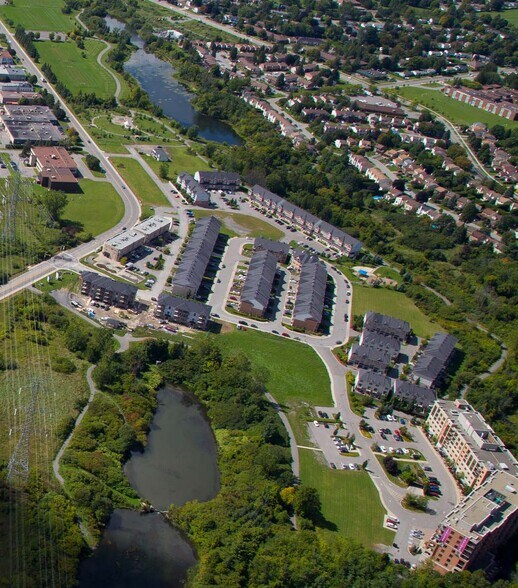 241-275 Citiplace Dr, Nepean, ON à vendre - Photo de l’immeuble – Image 2 sur 3